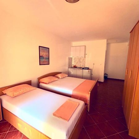 Guesthouse Mb Knezevic Budva Exteriör bild