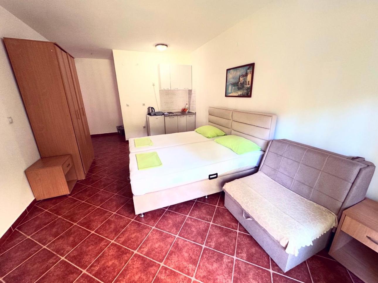 Guesthouse Mb Knezevic Budva Exteriör bild