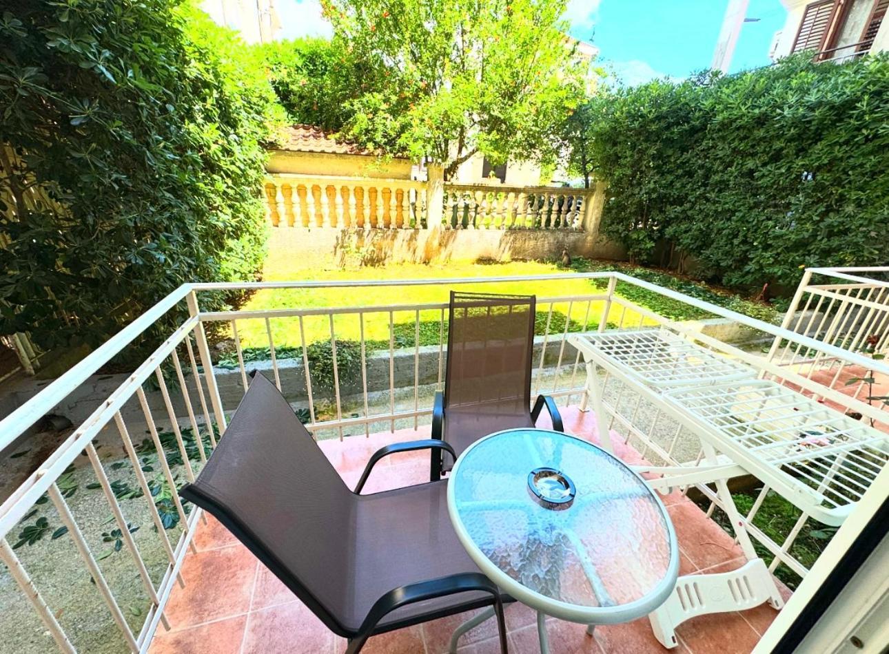 Guesthouse Mb Knezevic Budva Exteriör bild