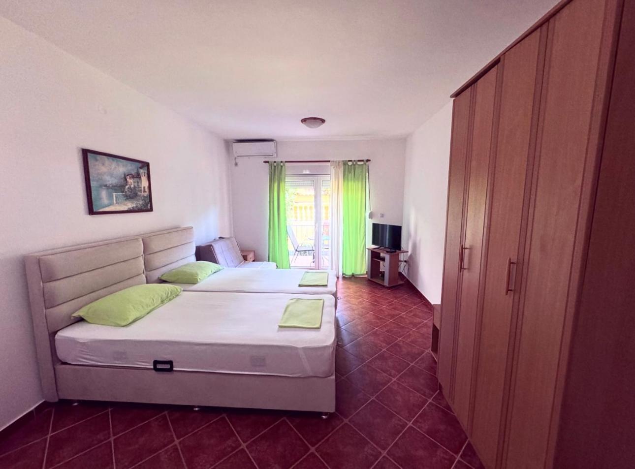Guesthouse Mb Knezevic Budva Exteriör bild