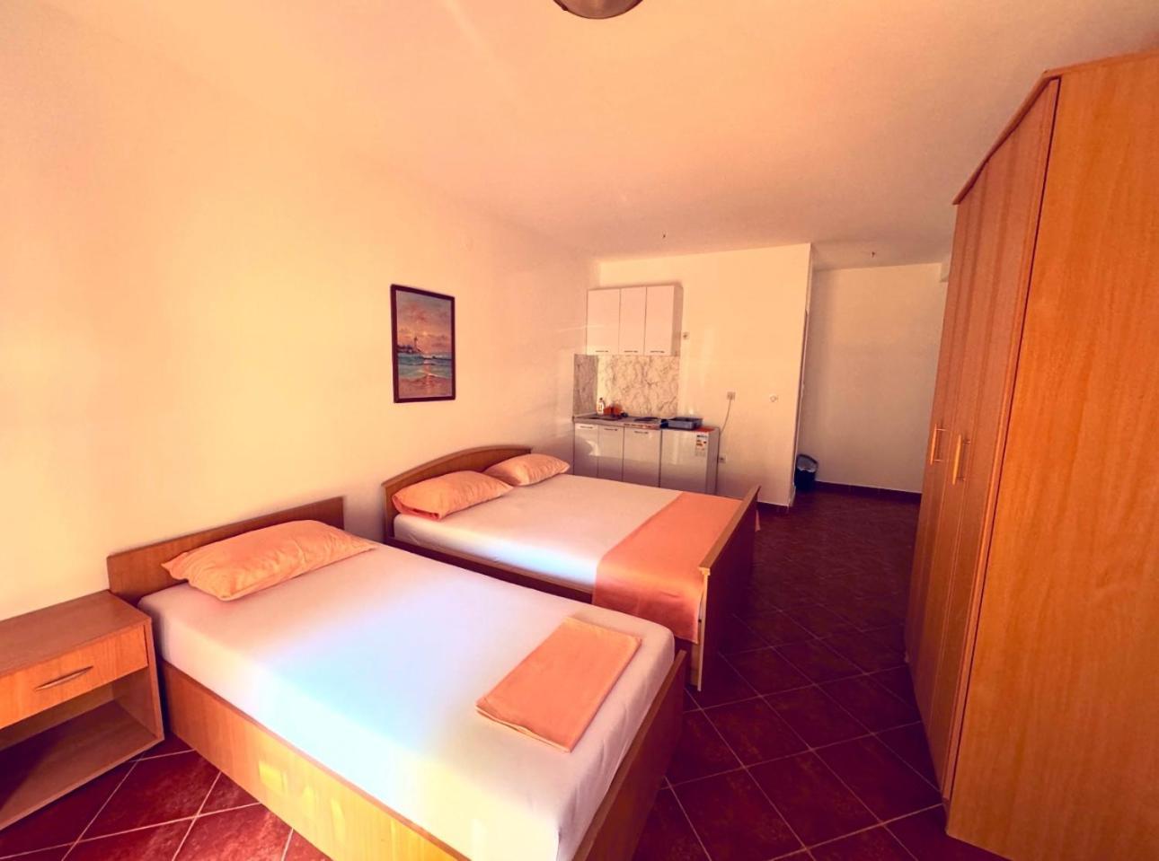 Guesthouse Mb Knezevic Budva Exteriör bild