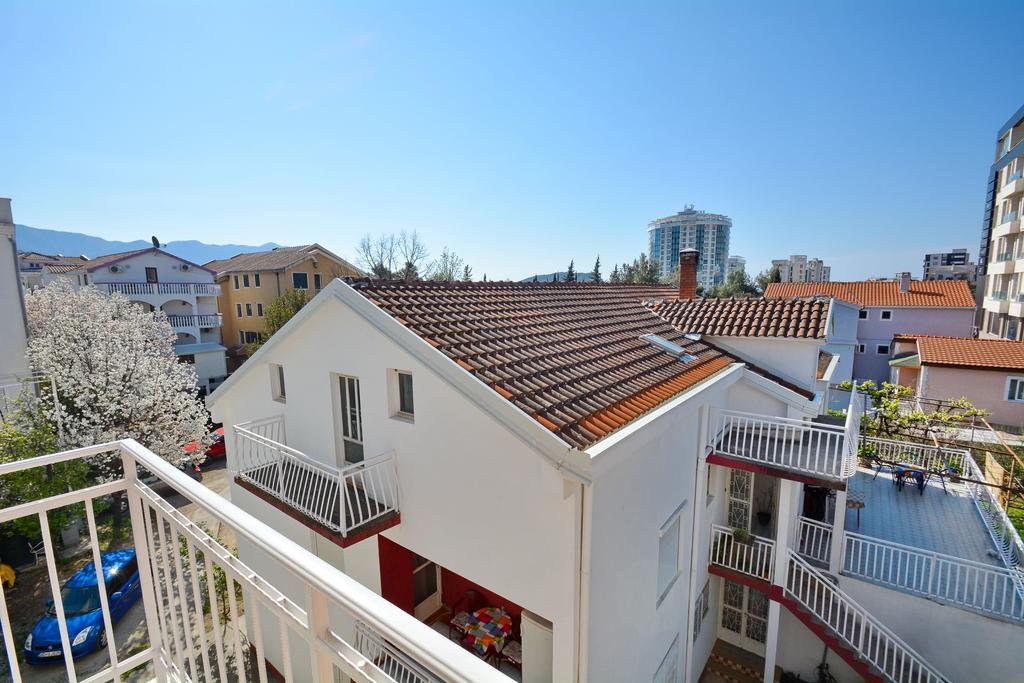Guesthouse Mb Knezevic Budva Exteriör bild