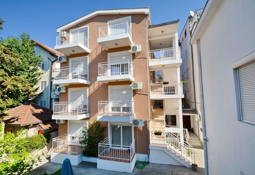 Guesthouse Mb Knezevic Budva Exteriör bild