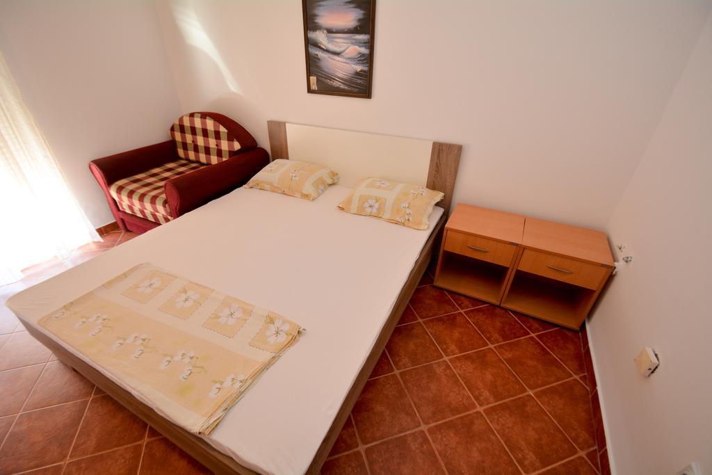 Guesthouse Mb Knezevic Budva Exteriör bild