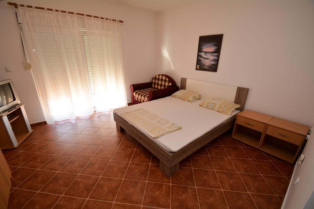 Guesthouse Mb Knezevic Budva Exteriör bild