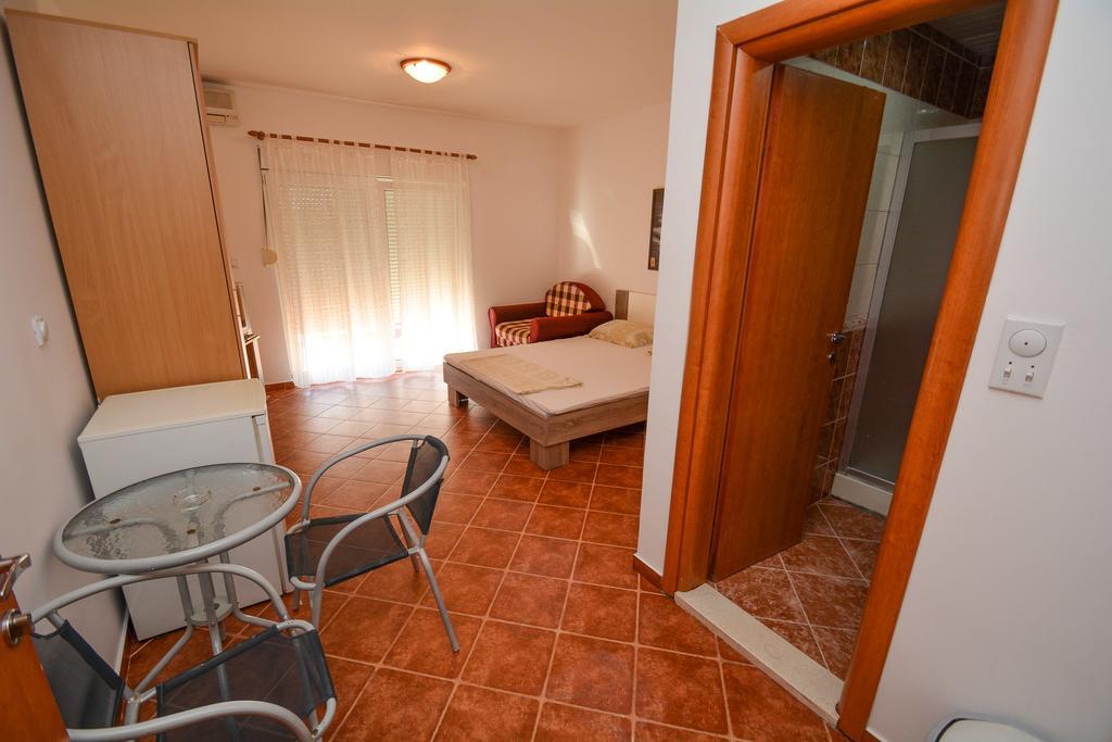 Guesthouse Mb Knezevic Budva Exteriör bild