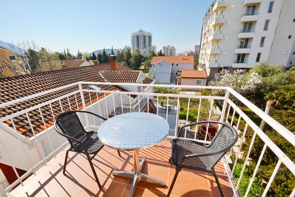 Guesthouse Mb Knezevic Budva Exteriör bild