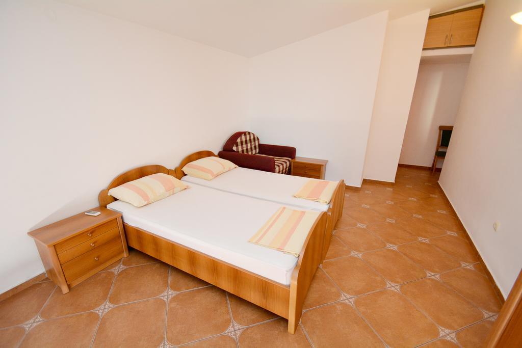 Guesthouse Mb Knezevic Budva Exteriör bild