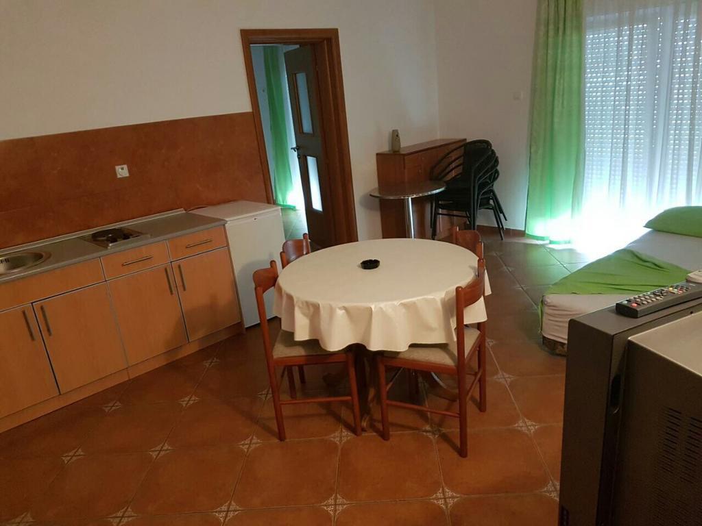 Guesthouse Mb Knezevic Budva Exteriör bild