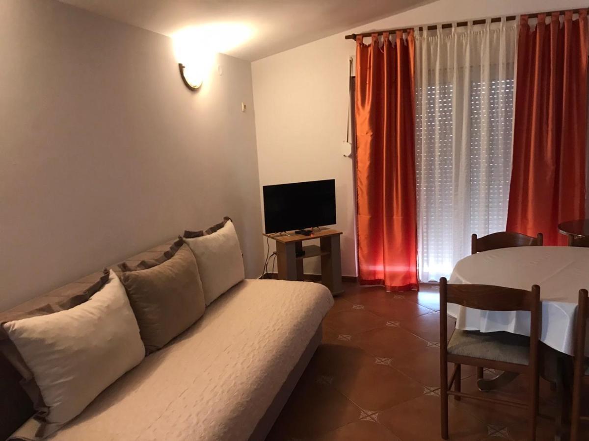 Guesthouse Mb Knezevic Budva Exteriör bild