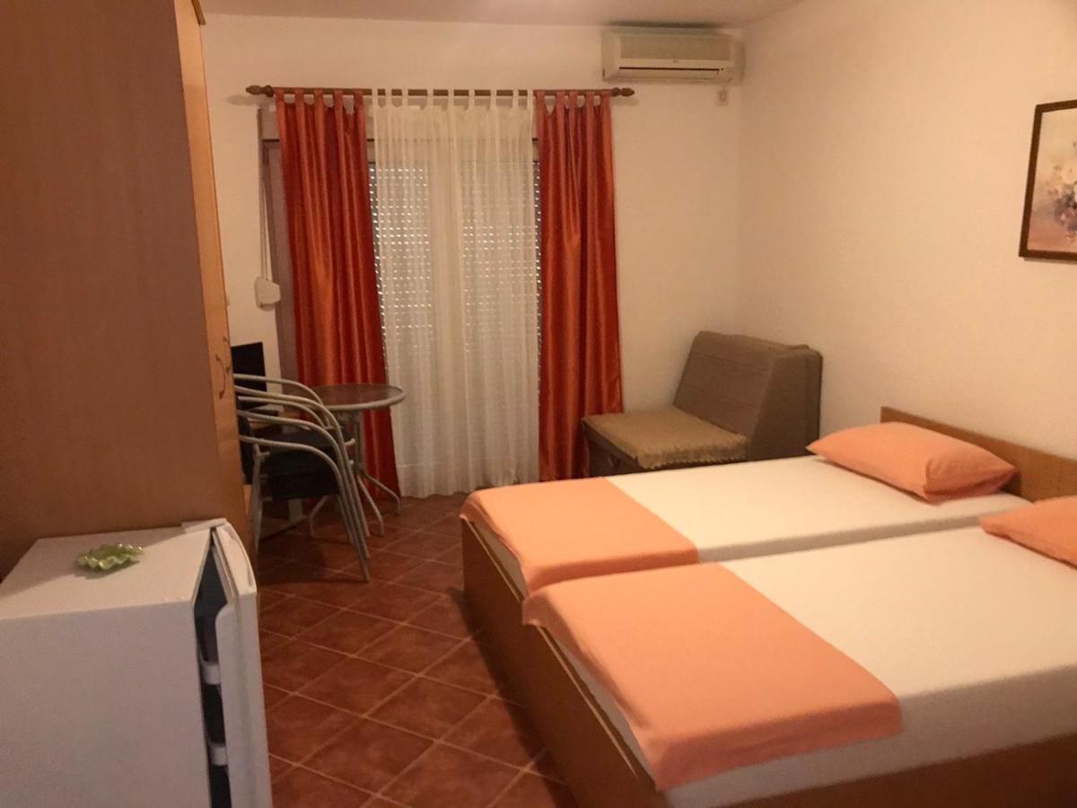 Guesthouse Mb Knezevic Budva Exteriör bild