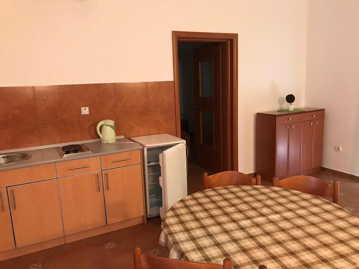 Guesthouse Mb Knezevic Budva Exteriör bild